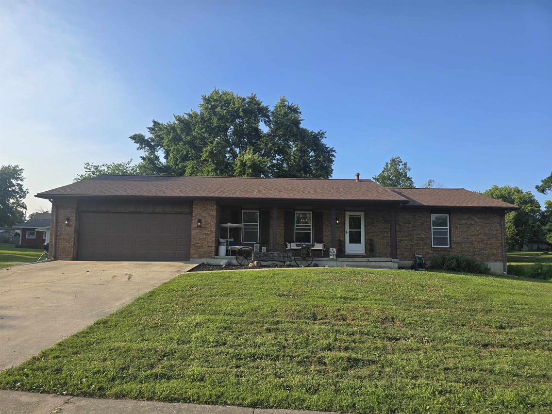 705 E Main St., Augusta, IL 62311