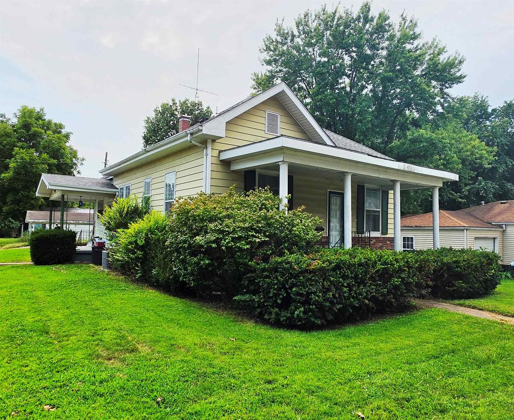 227 E Bennett St., Salem, IL 62881