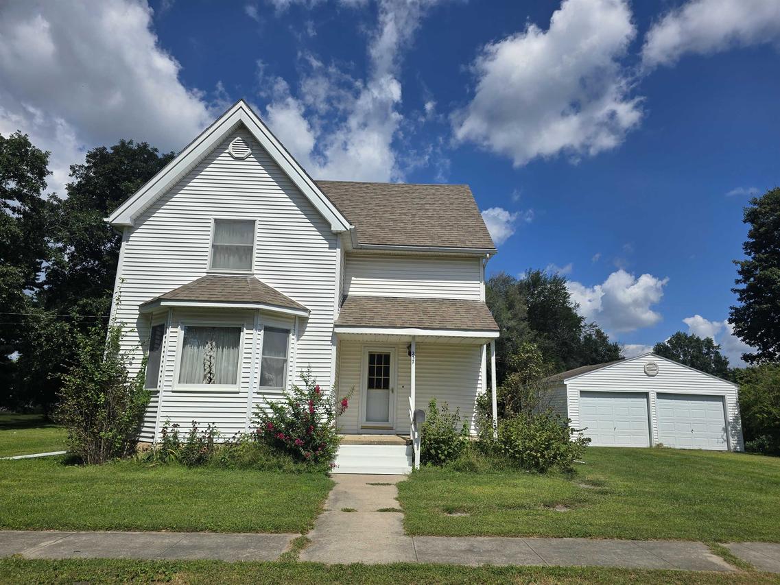 237 W Locust St., Carthage, IL 62321