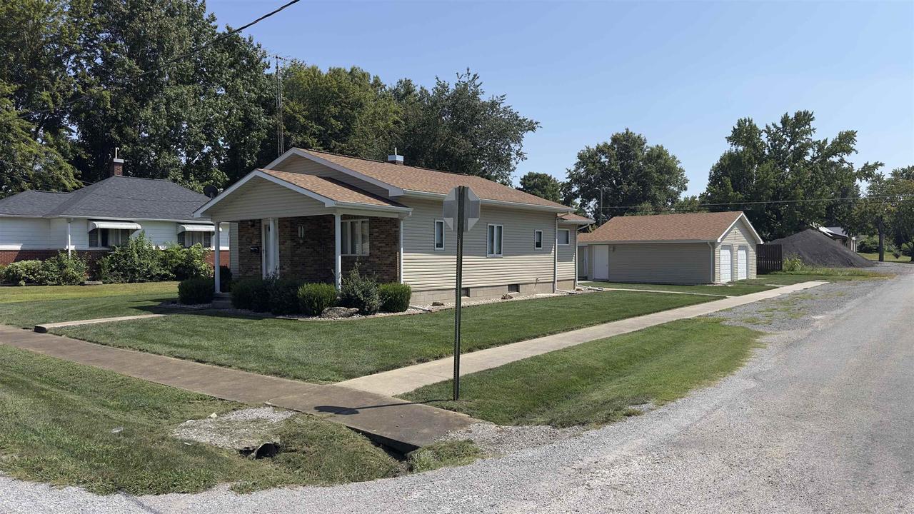 902 E Clark St., West Frankfort, IL 62896