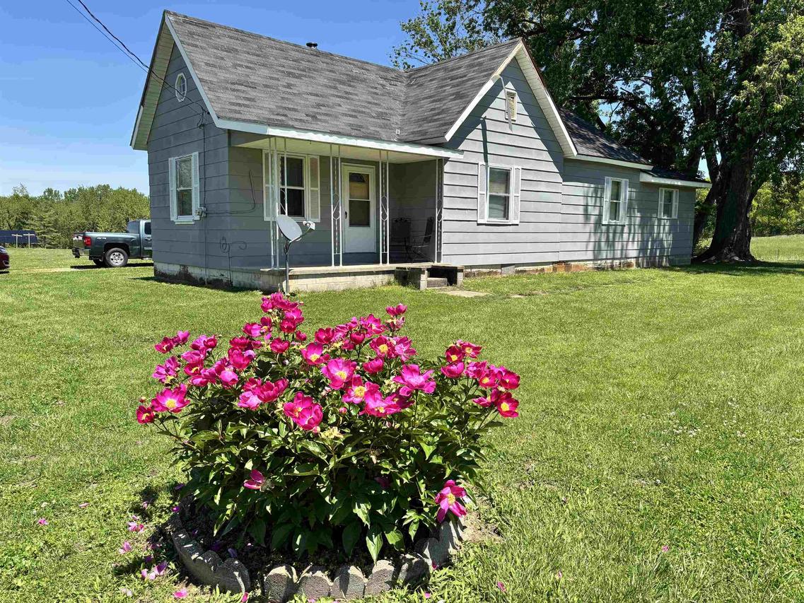 428 N Walnut St., Versailles, IL 62378