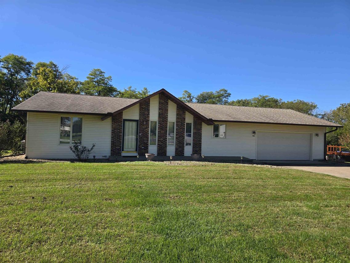 700 N Haven Dr., Carthage, IL 62321