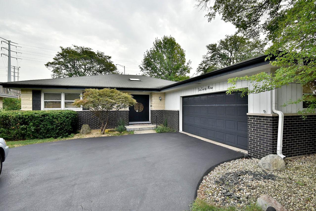 669 S Edgewood Ave., Elmhurst, IL 60126