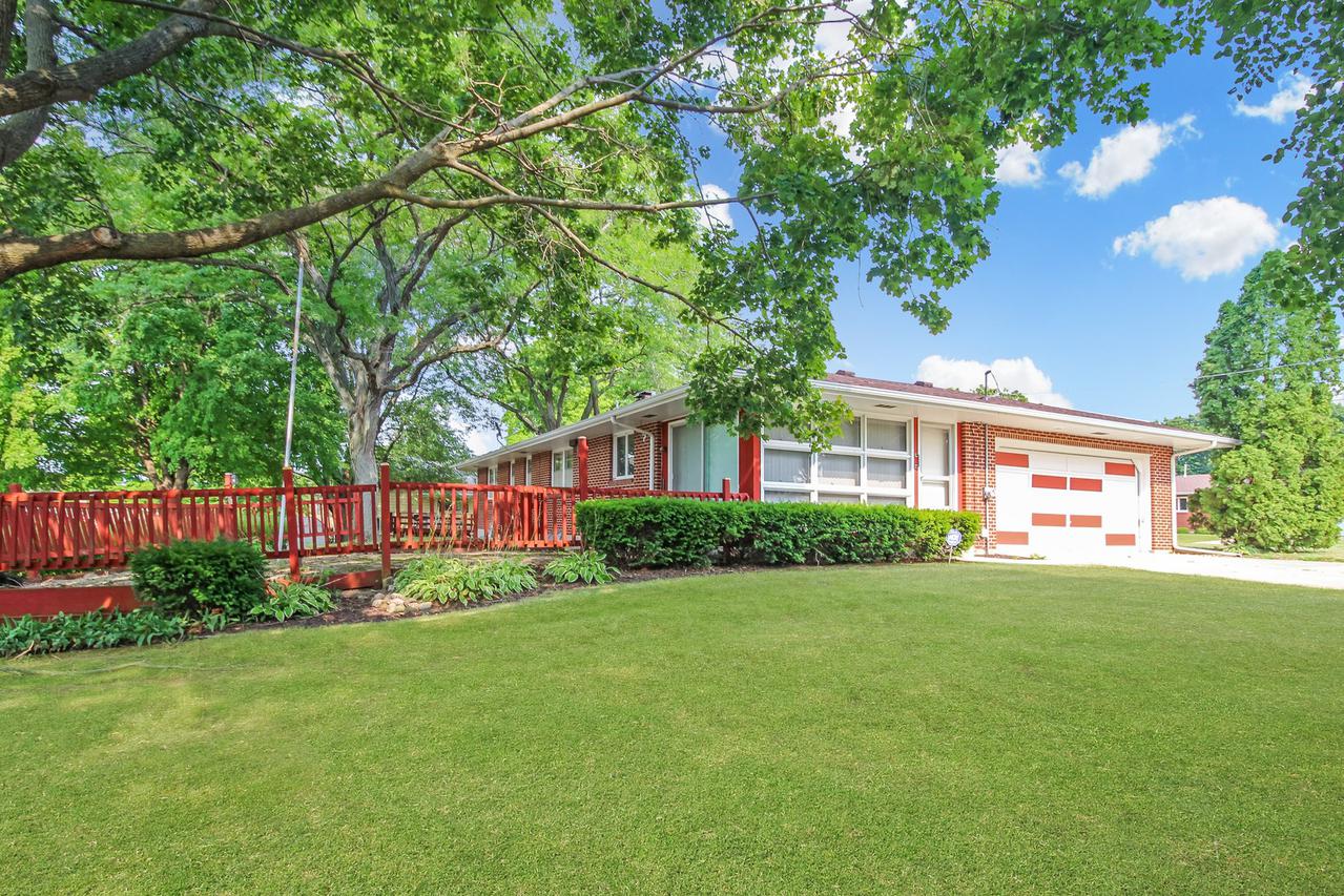 1636 Valleyview Dr., Freeport, IL 61032