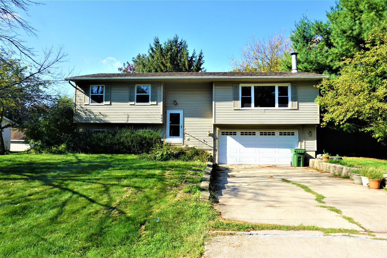 903 S Trailside Dr., Mahomet, IL 61853