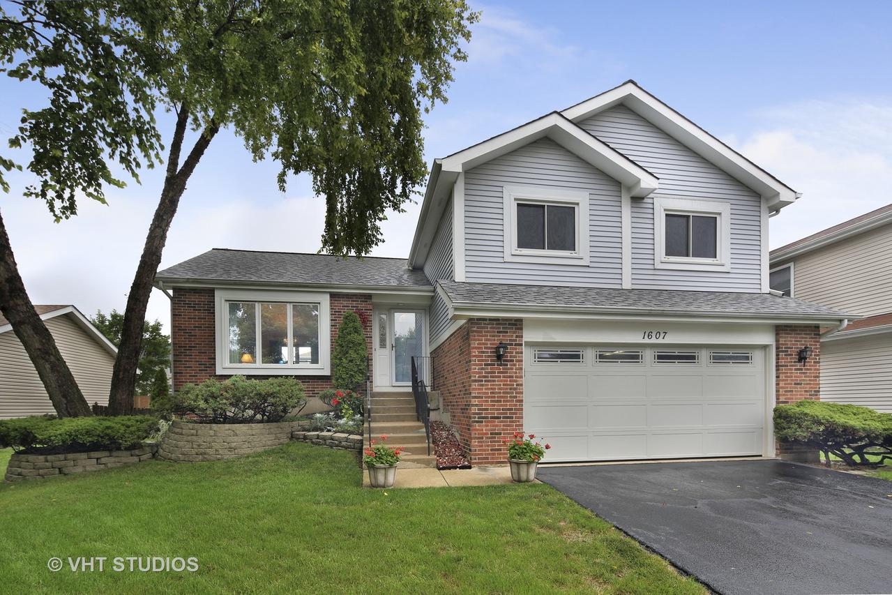 1607 Terri Cir., Naperville, IL 60563