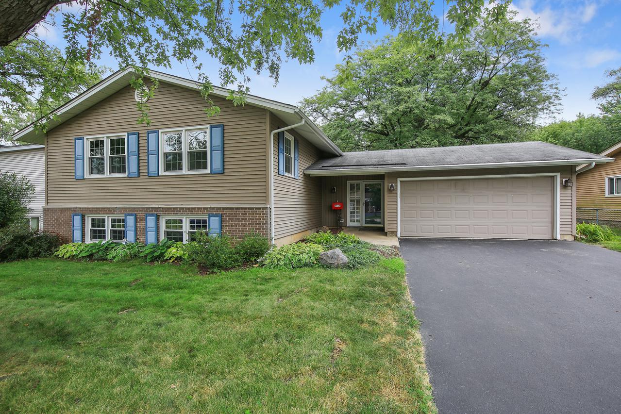 6417 Taylor Dr., Woodridge, IL 60517