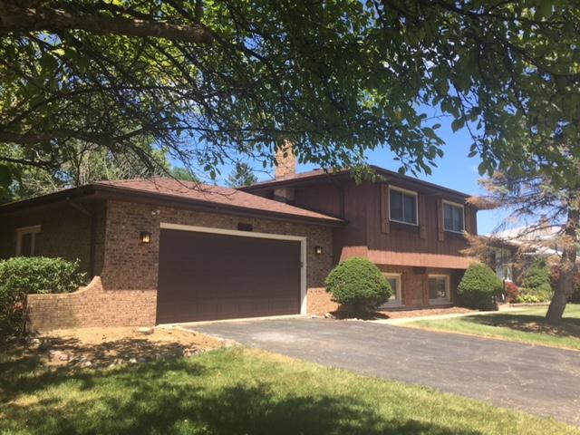 106 Siems Cir., Roselle, IL 60172
