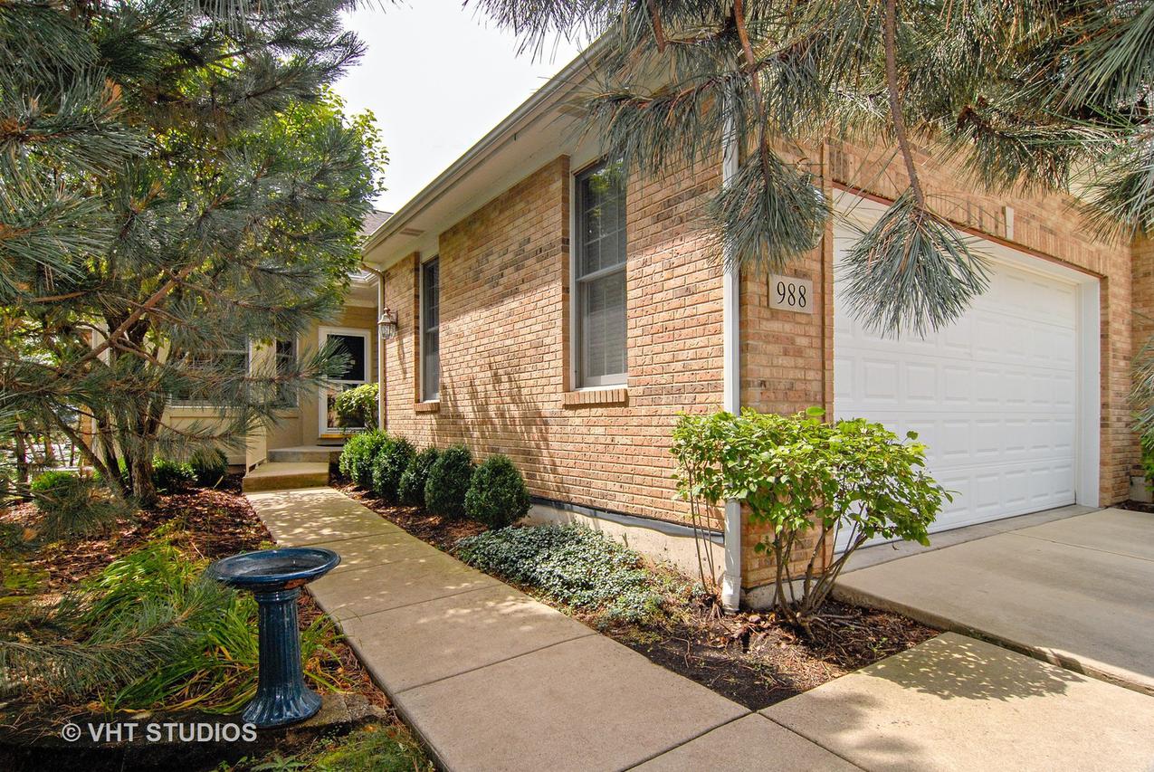 988 Ginger Ln., Geneva, IL 60134