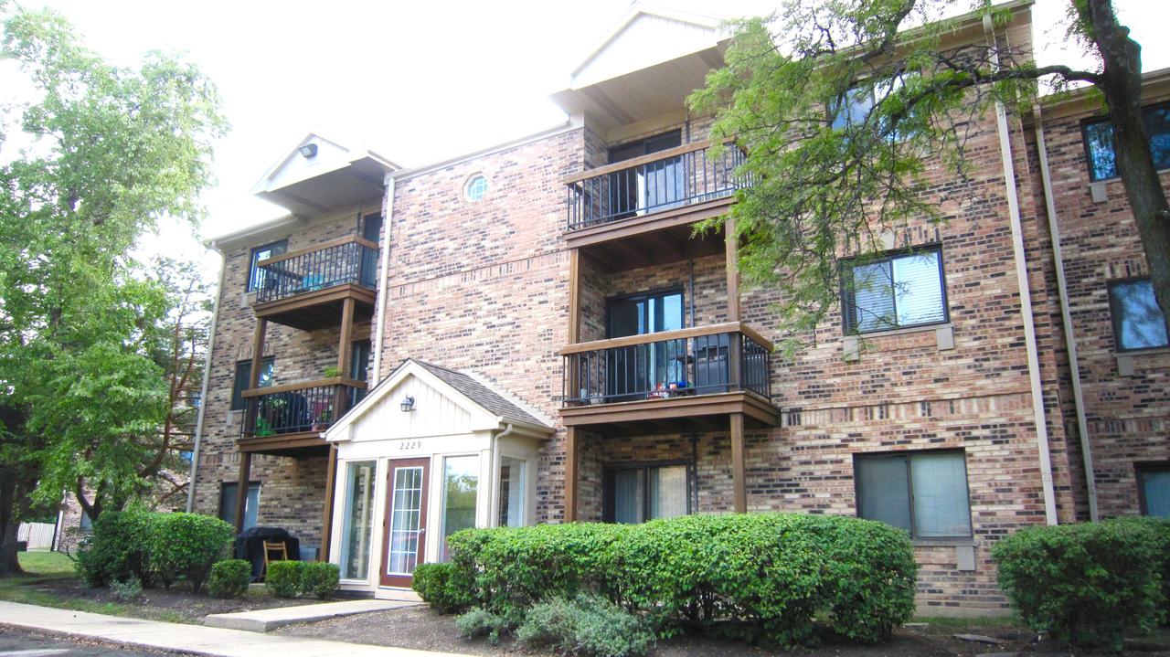 2229 Nichols Rd. #F, Arlington Heights, IL 60004