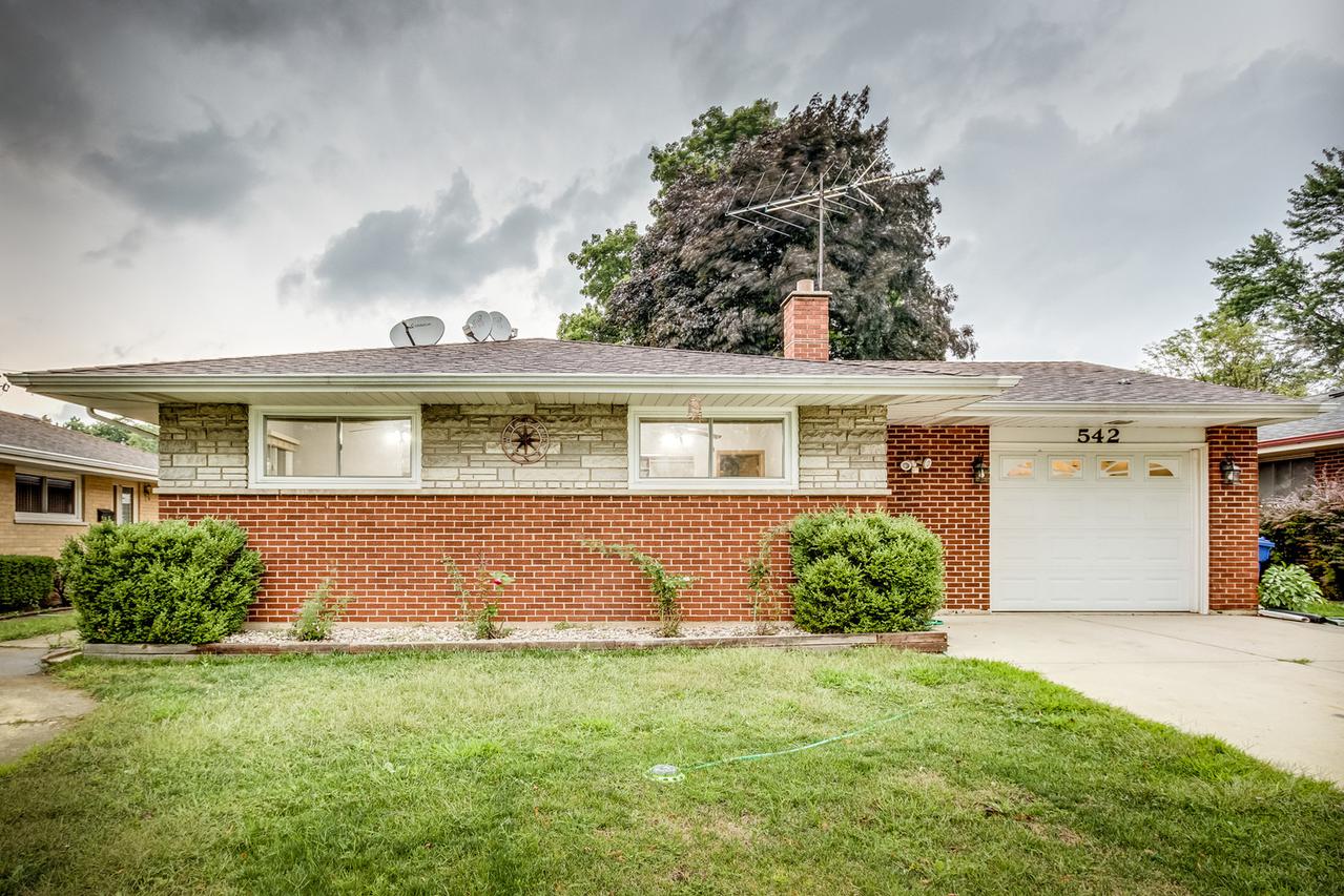 542 Ambleside Rd., Des Plaines, IL 60016