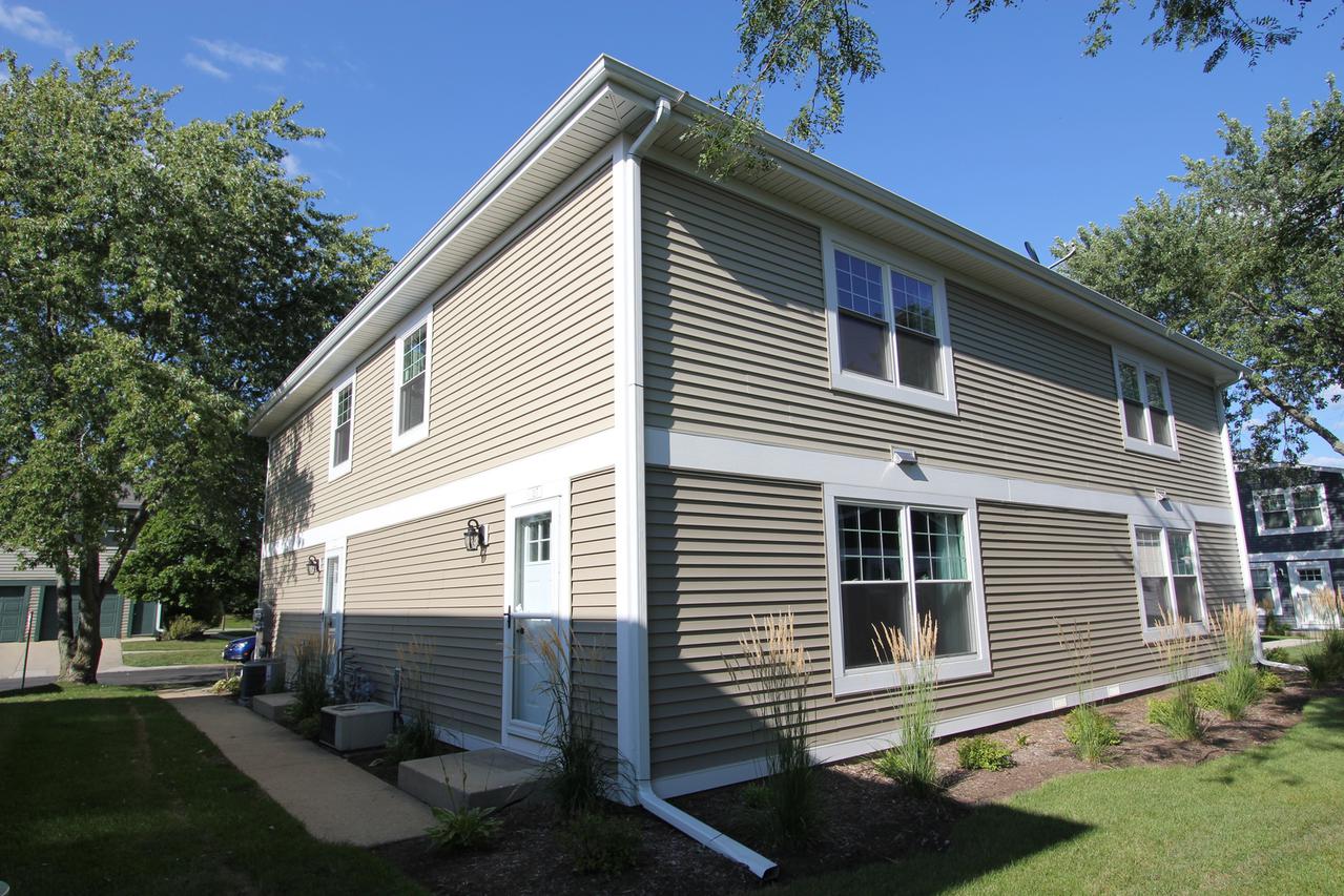 327 Somerset Ln., Vernon Hills, IL 60061