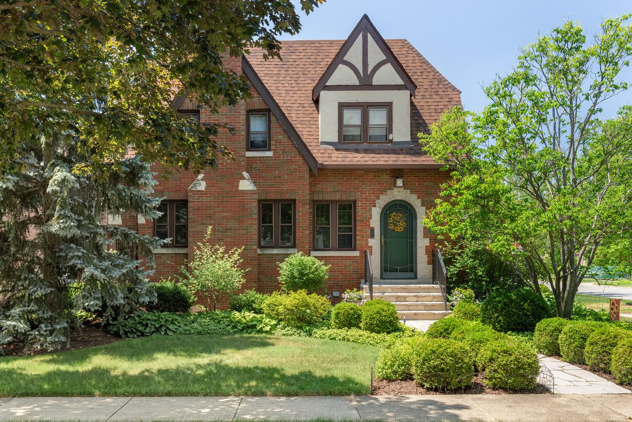 460 S Prospect Ave., Elmhurst, IL 60126