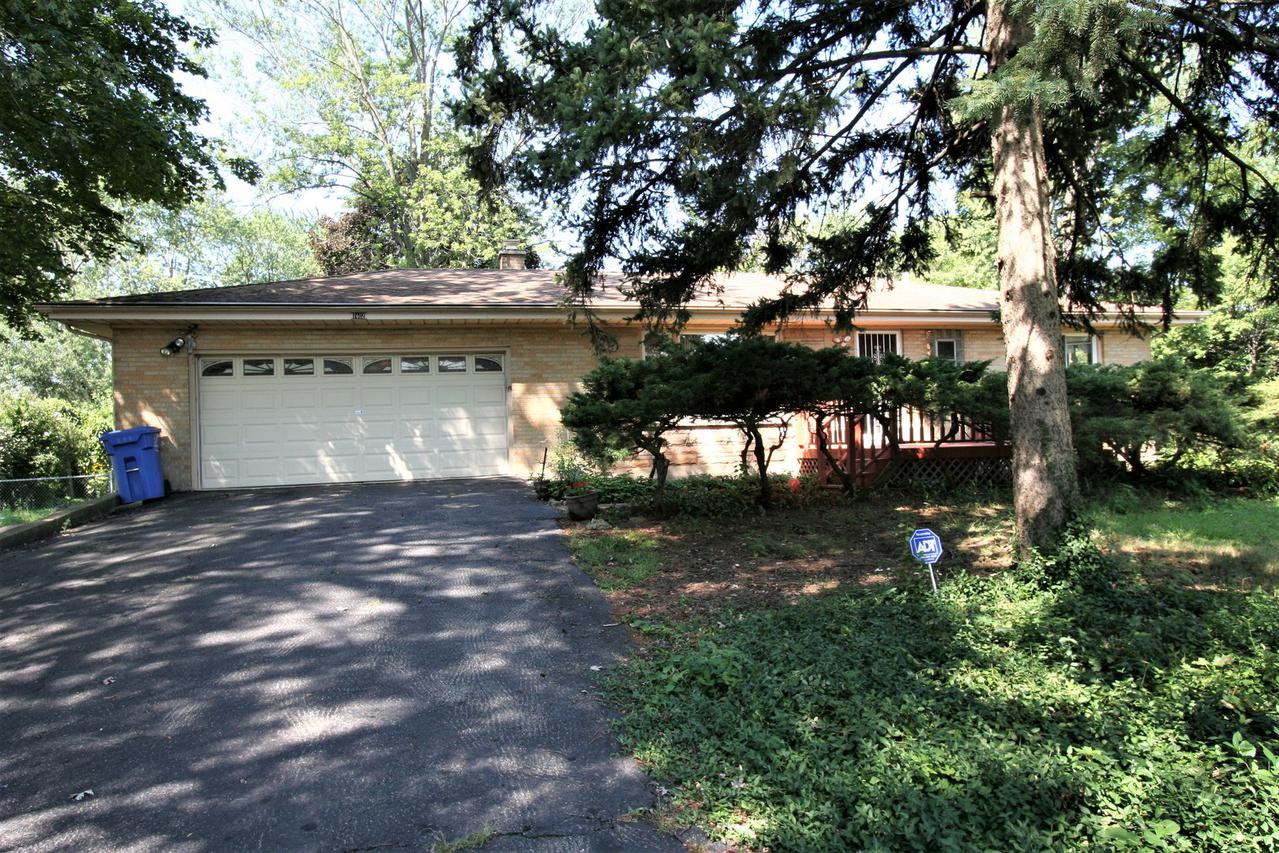 7602 Brookbank Rd., Willowbrook, IL 60527