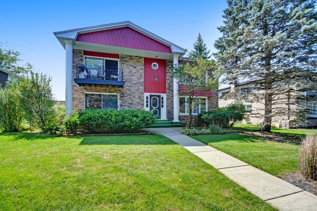 8927 W 97th St., Palos Hills, IL 60465