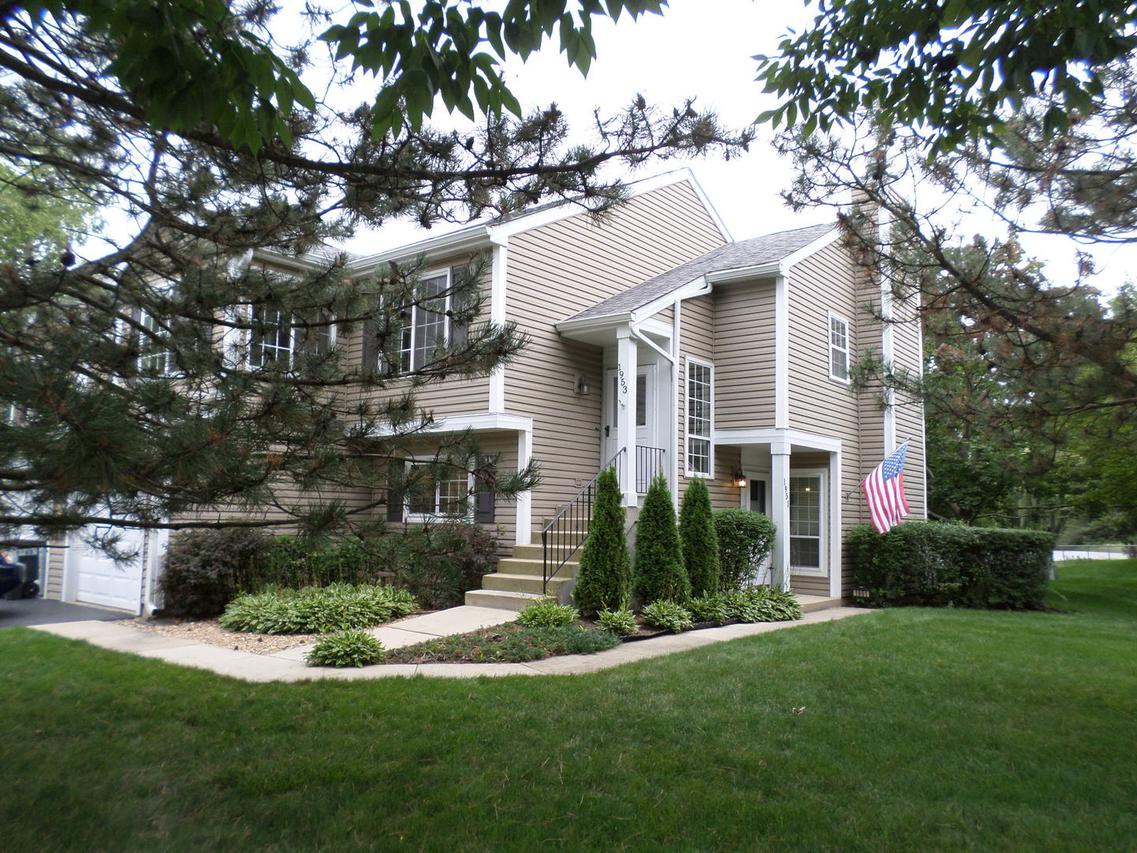1953 Windsong Dr. #2, Schaumburg, IL 60193