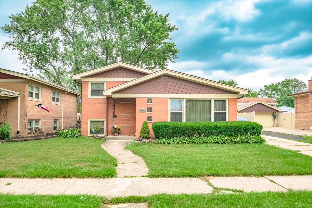 5525 W 99th St., Oak Lawn, IL 60453