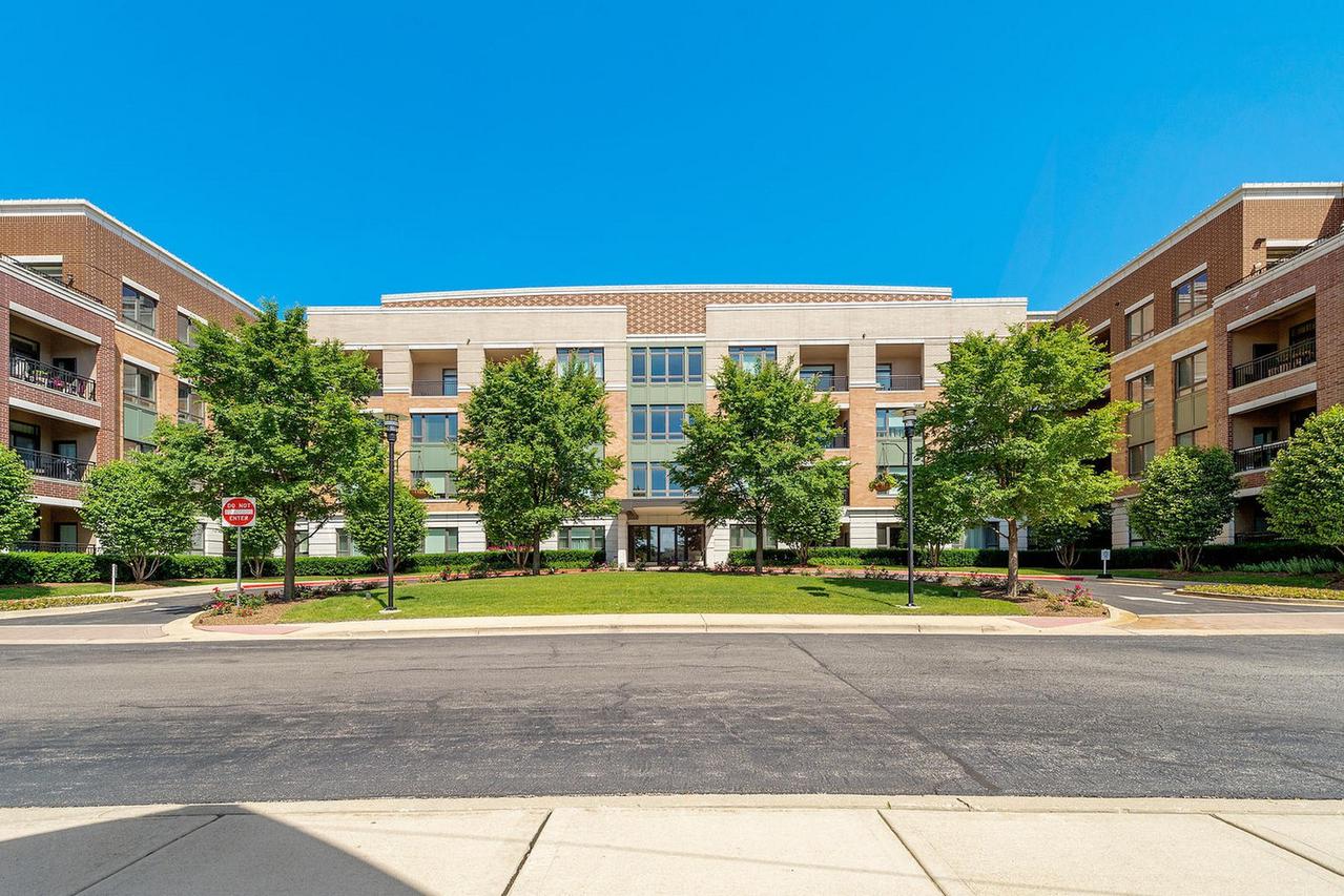 1000 Village Center Dr. #406, Burr Ridge, IL 60527