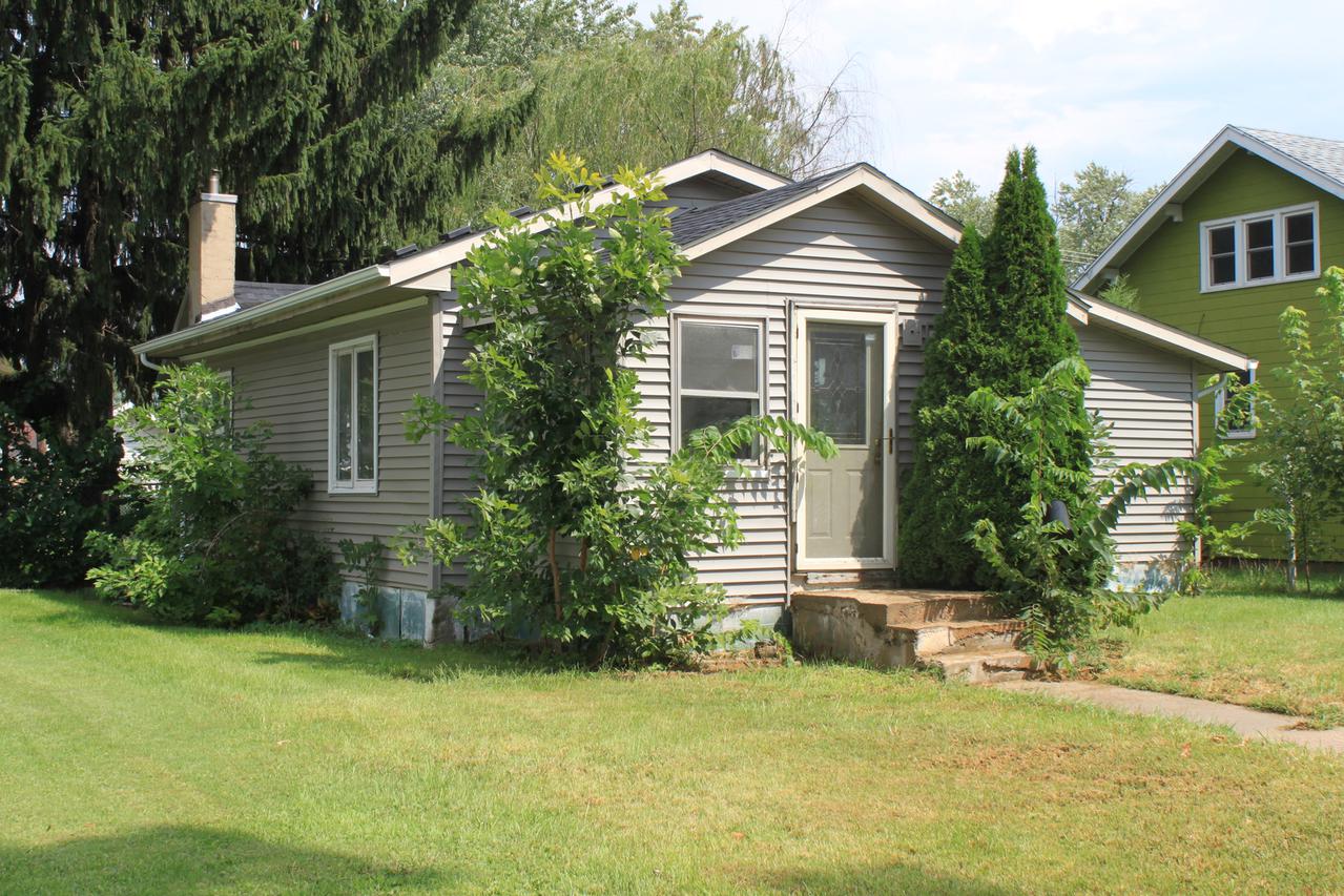 1006 W 5th St., Sterling, IL 61081