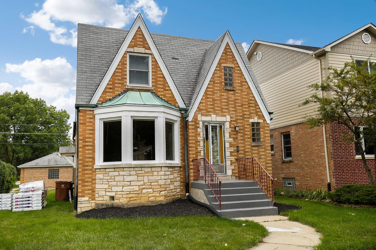 2301 S 9th Ave., North Riverside, IL 60546