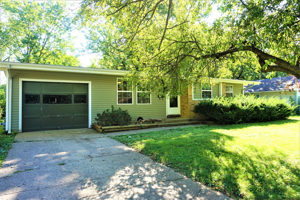 902 N James St., Champaign, IL 61821