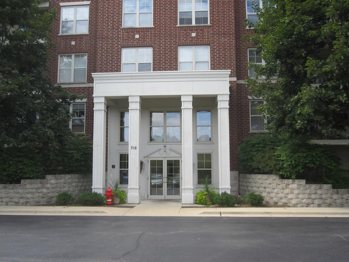 715 Astor Ln. #405, Wheeling, IL 60090