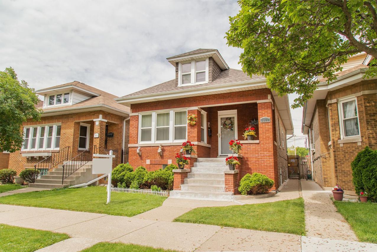 3022 N Luna Ave., Chicago, IL 60641