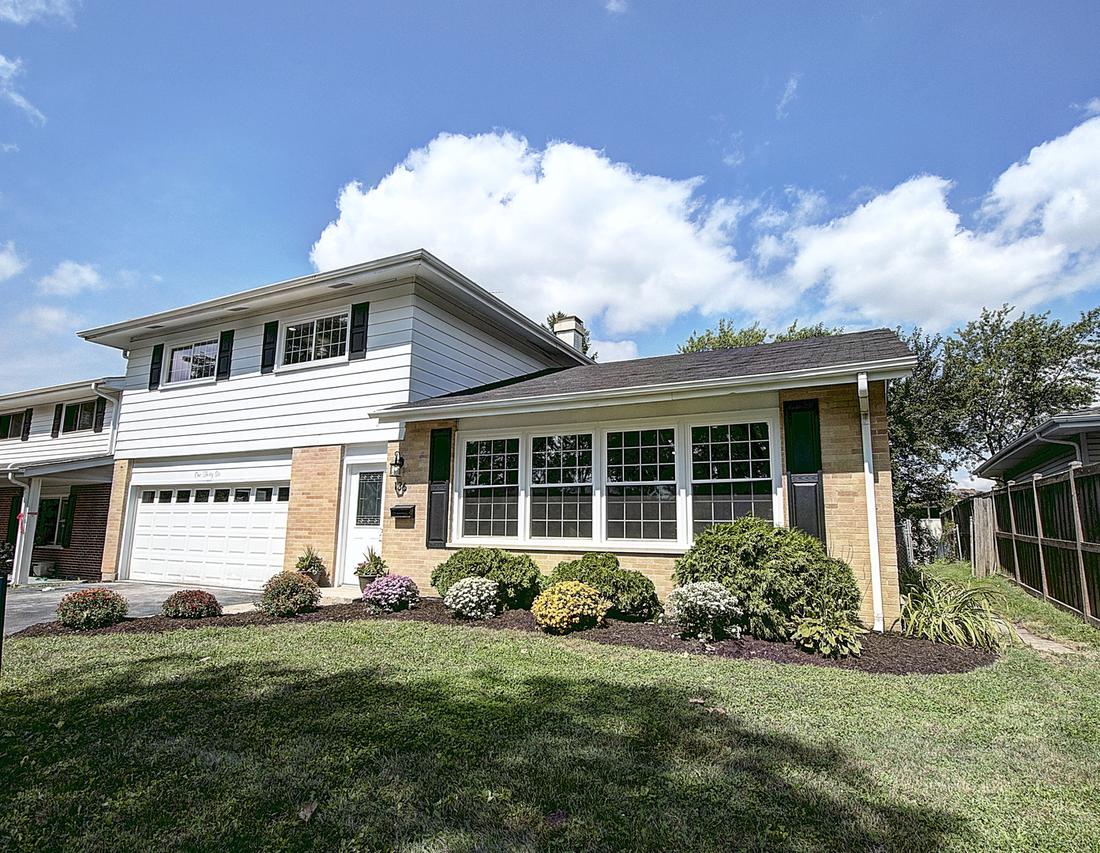 136 June Ln., Lombard, IL 60148