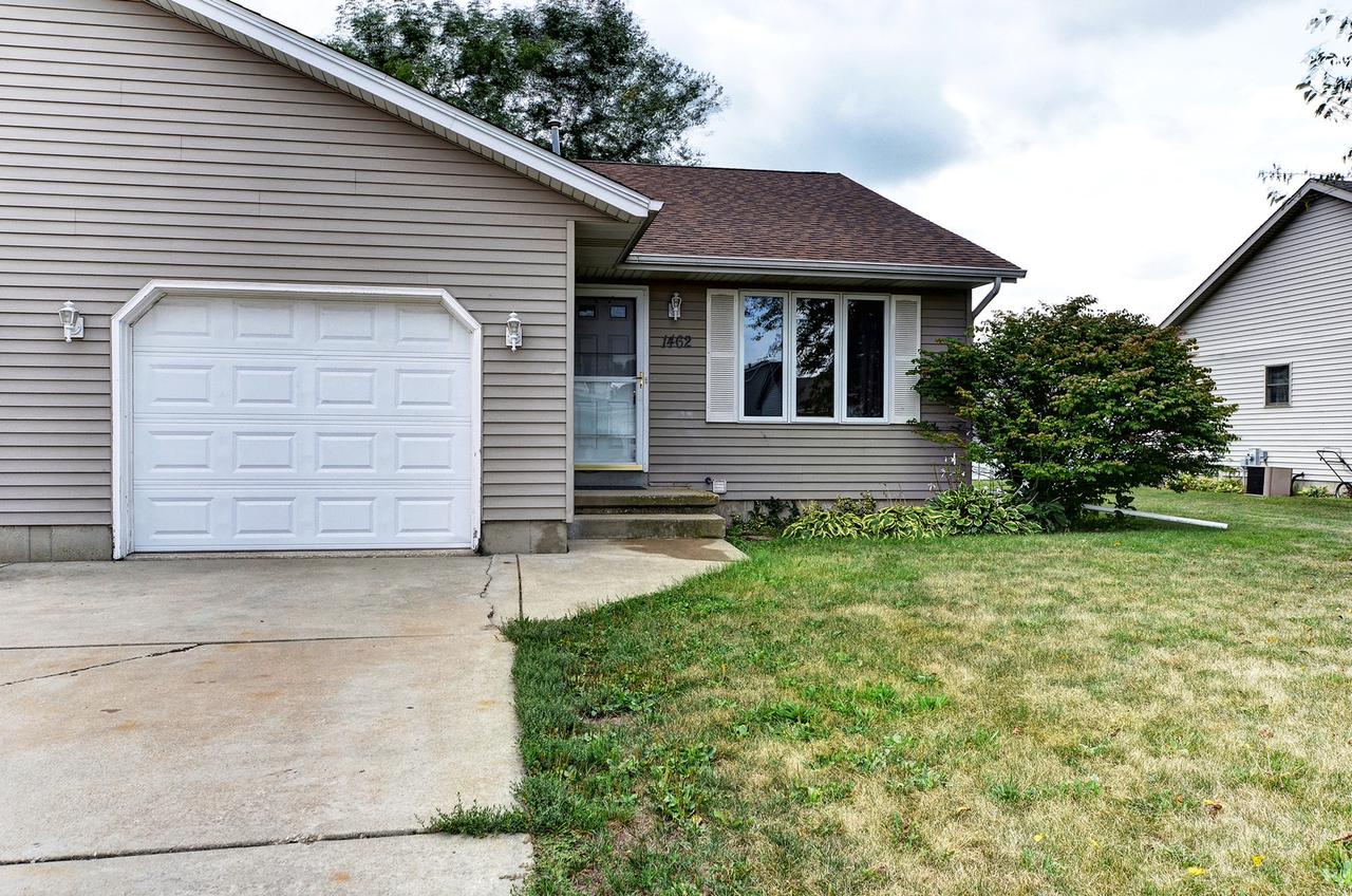 1462 Moluf St., Dekalb, IL 60115