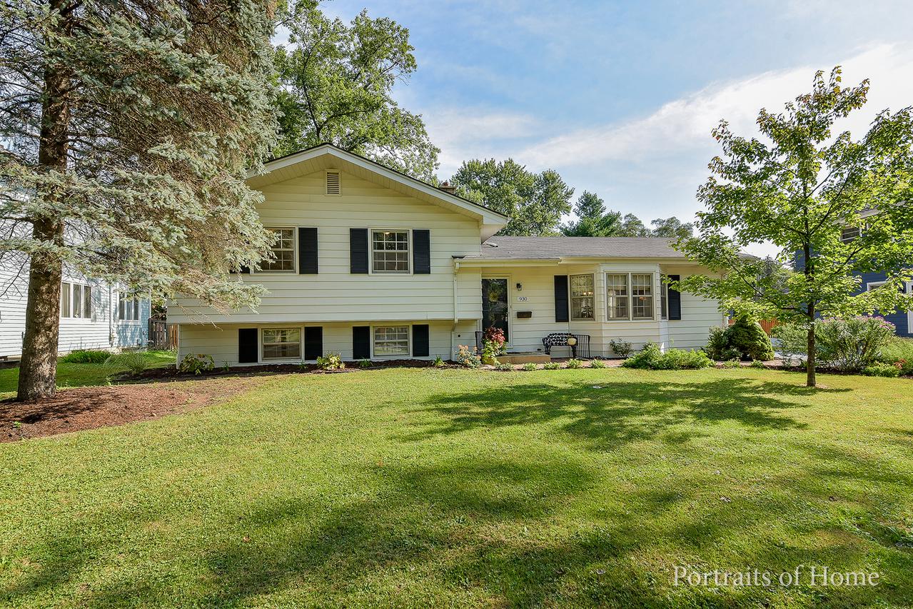 930 Rose Ln., Naperville, IL 60540
