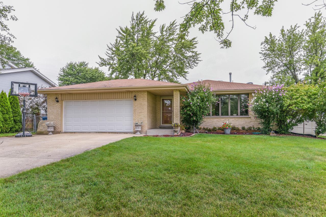 8652 W 99th St., Palos Hills, IL 60465