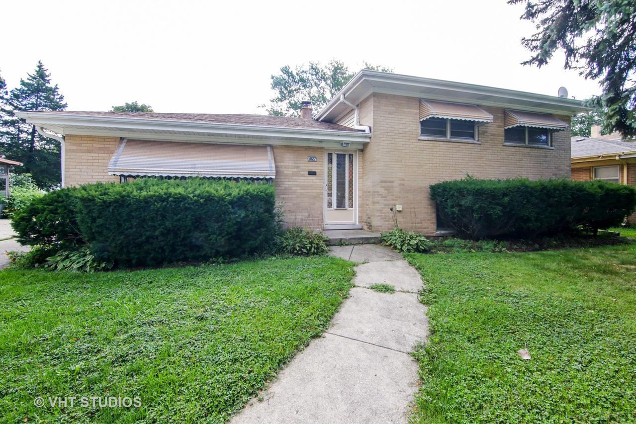 1827 Sycamore St., Des Plaines, IL 60018