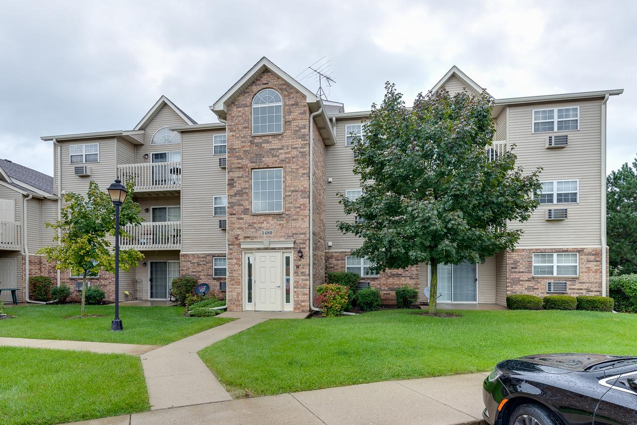 1480 Spring Brook Ct. #3B, Round Lake Beach, IL 60073