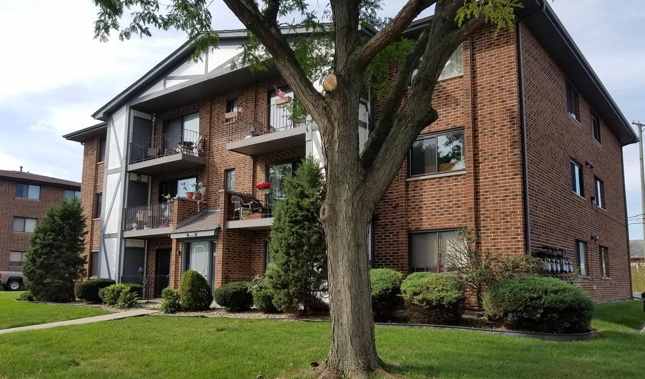 16610 Theresa Ln. #101, Tinley Park, IL 60477