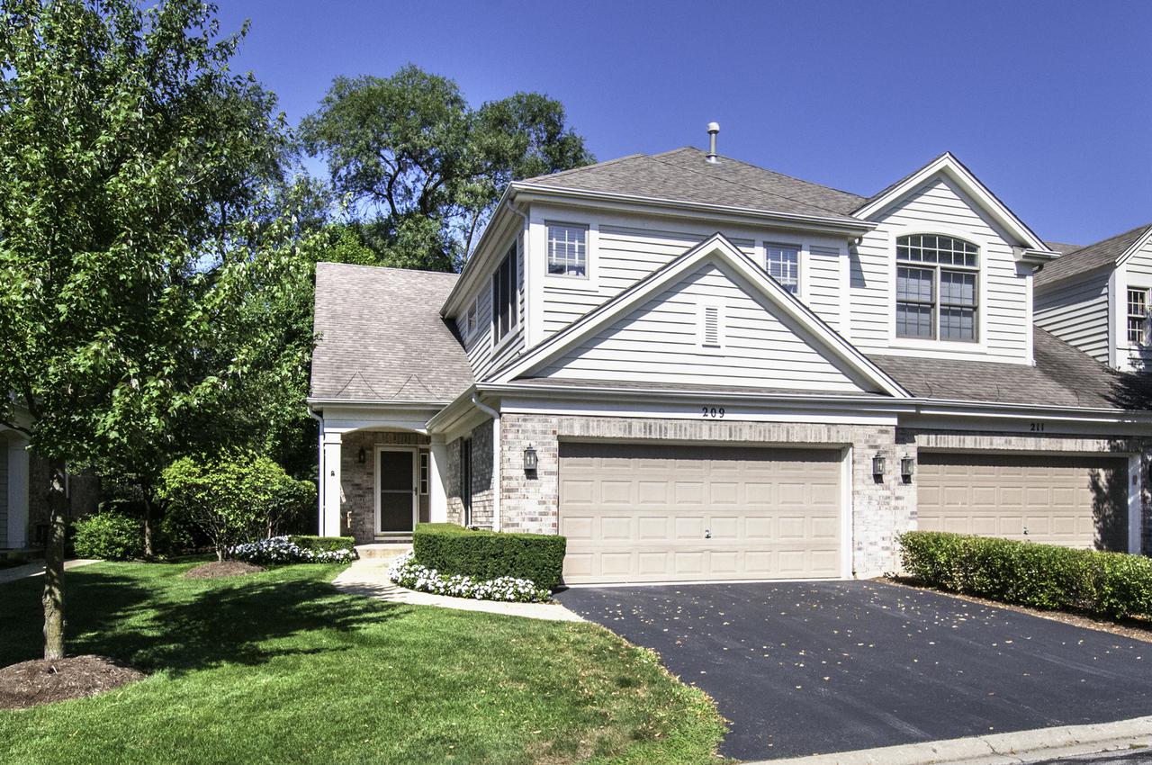 209 Wildflower Ln., La Grange, IL 60525