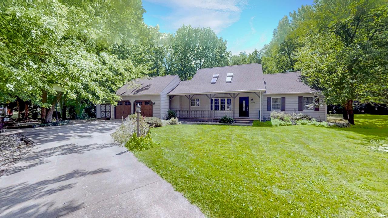 1705 Lake Shore Dr., Mahomet, IL 61853