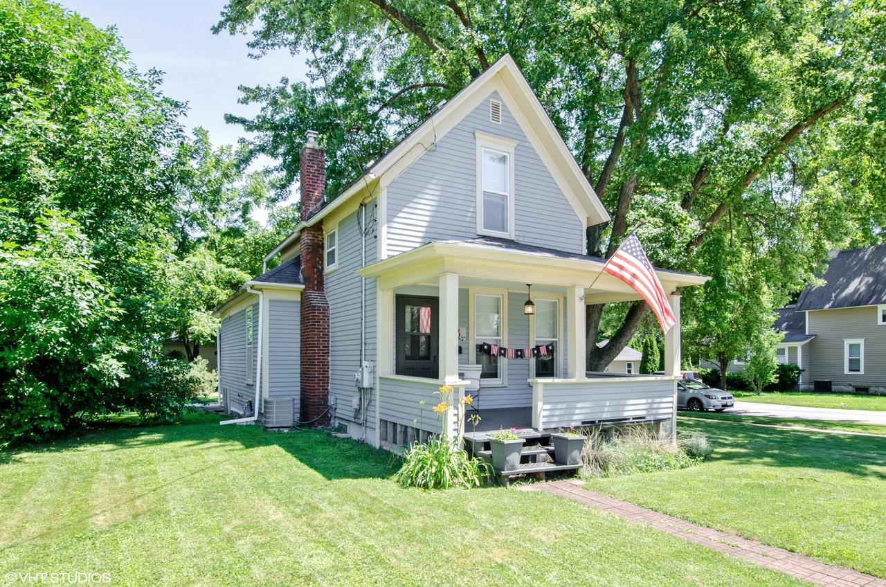 128 N Washington St., Carpentersville, IL 60110