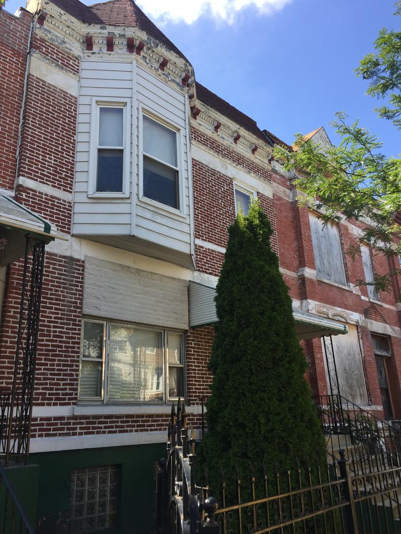 2707 W Warren Blvd., Chicago, IL 60612