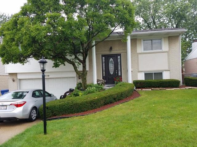9020 Meadowview Dr., Hickory Hills, IL 60457