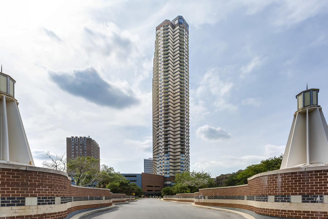 3660 N Lake Shore Dr. #1905, Chicago, IL 60613