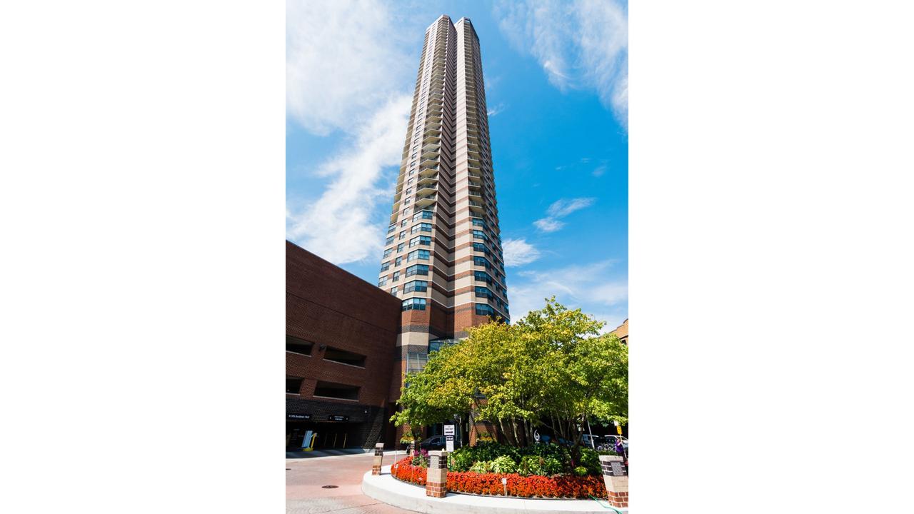 3660 N Lake Shore Dr. #903, Chicago, IL 60613