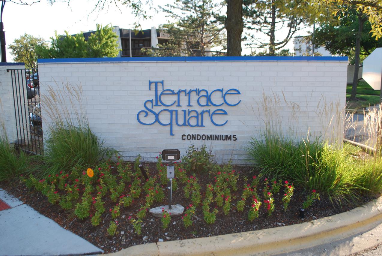 9701 Dee Rd. #6A, Niles, IL 60714