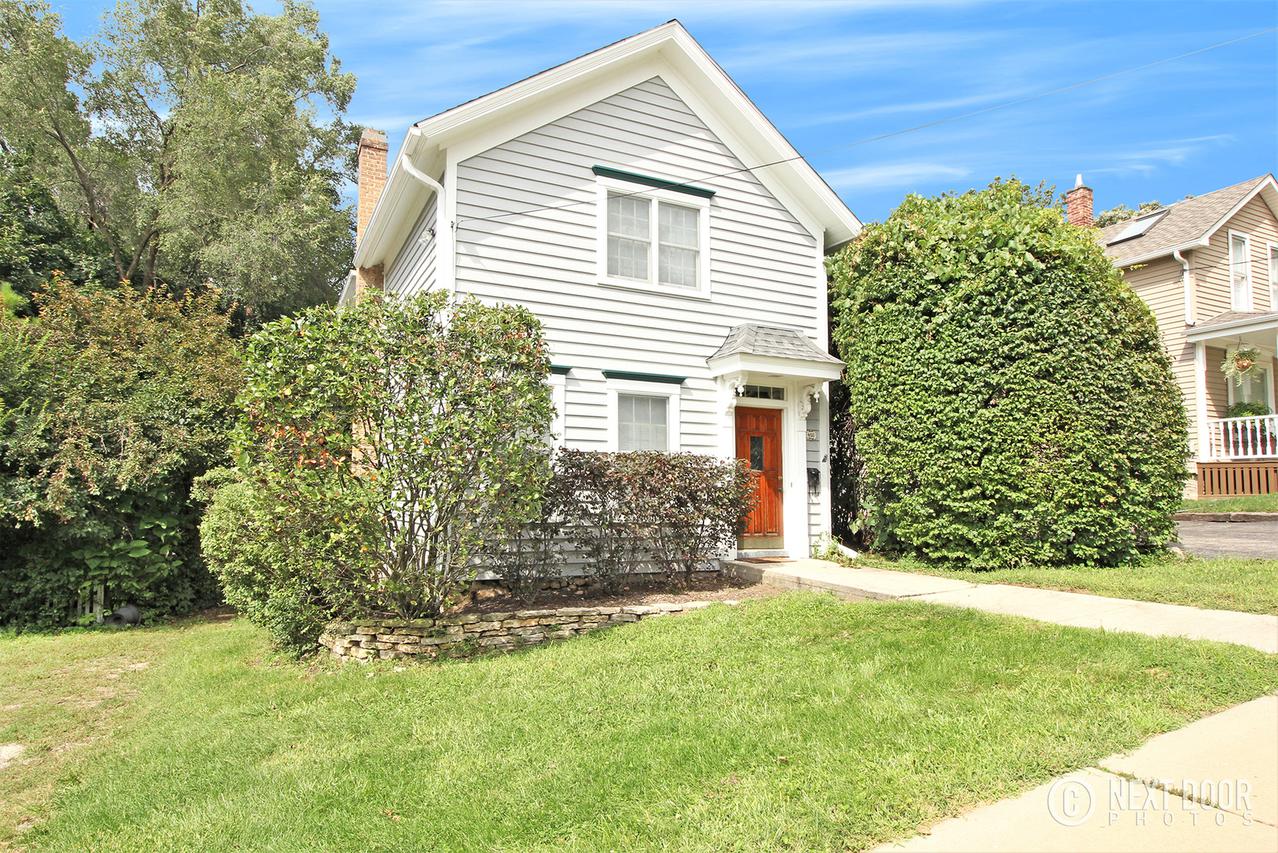 405 Hill St., East Dundee, IL 60118