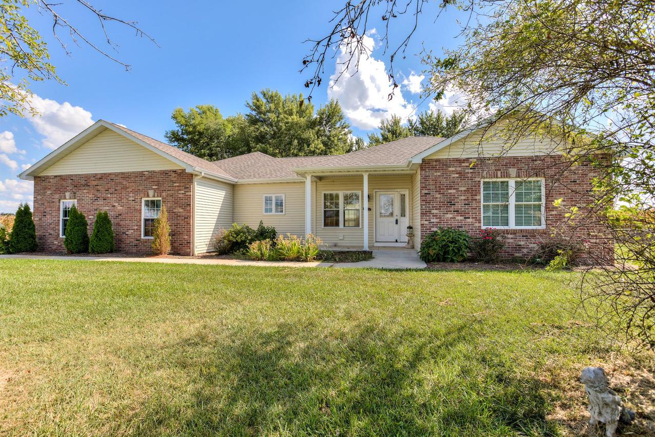 1183 E 1900 North Rd., White Heath, IL 61884