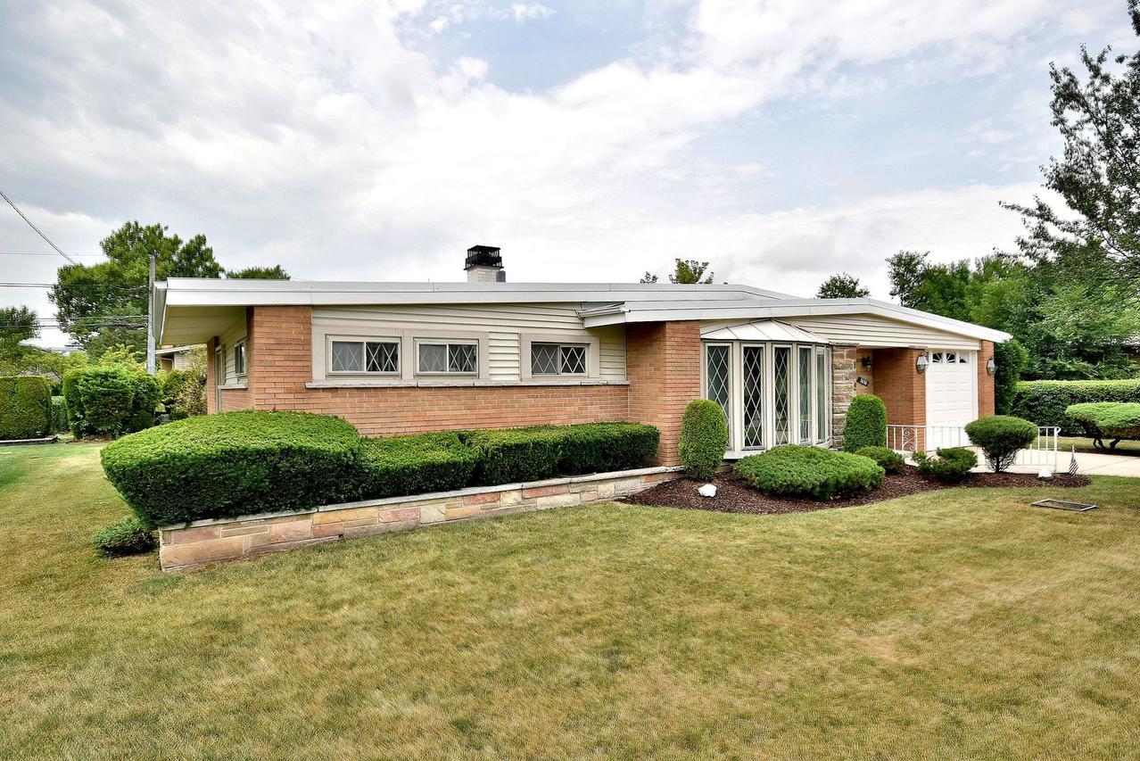 5650 N Vine Ave., Norwood Park Township, IL 60631