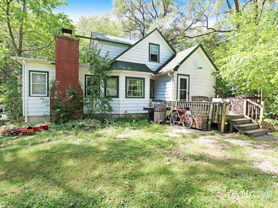 8S224 Vine St., Burr Ridge, IL 60521