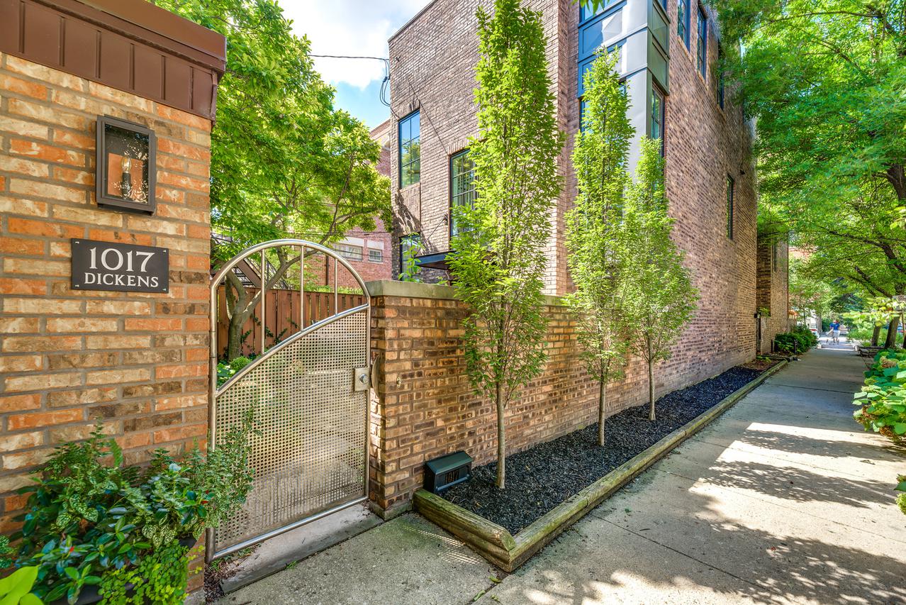 1017 W Dickens Ave., Chicago, IL 60614
