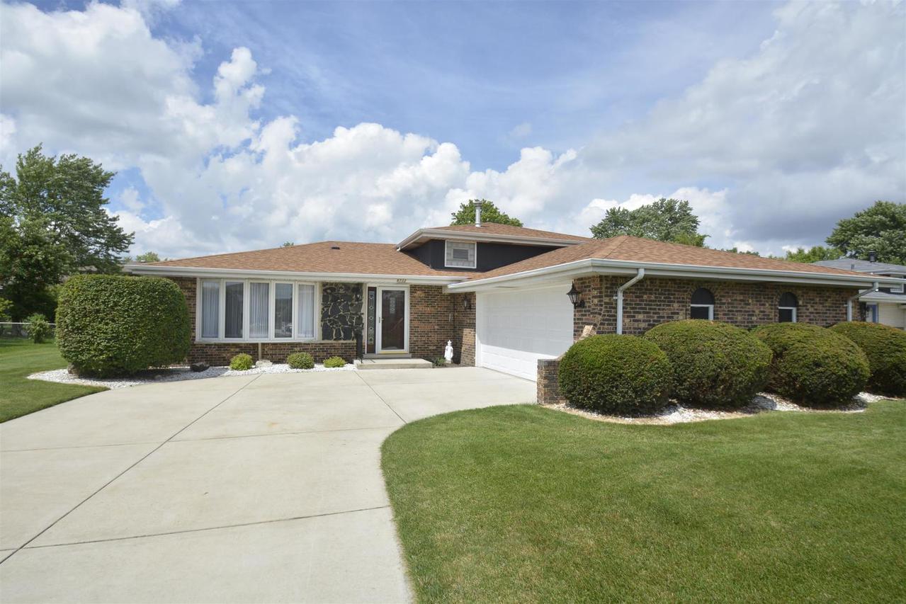 8732 Dartmouth Rd., Palos Hills, IL 60465