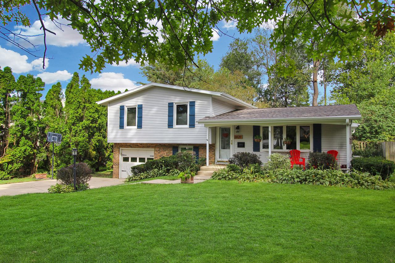 1439 S Deming Ave., Freeport, IL 61032