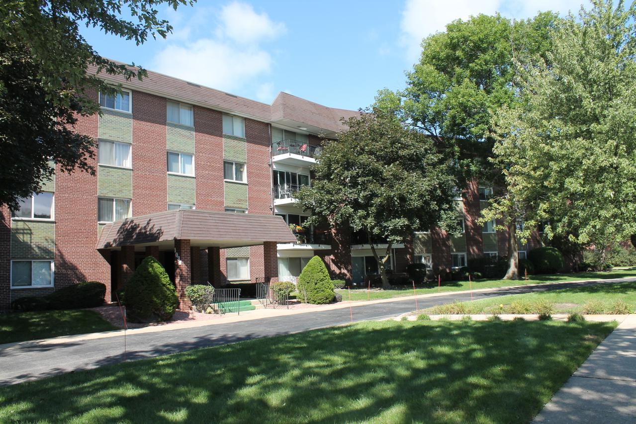 1030 S Fernandez Ave. #4G, Arlington Heights, IL 60005